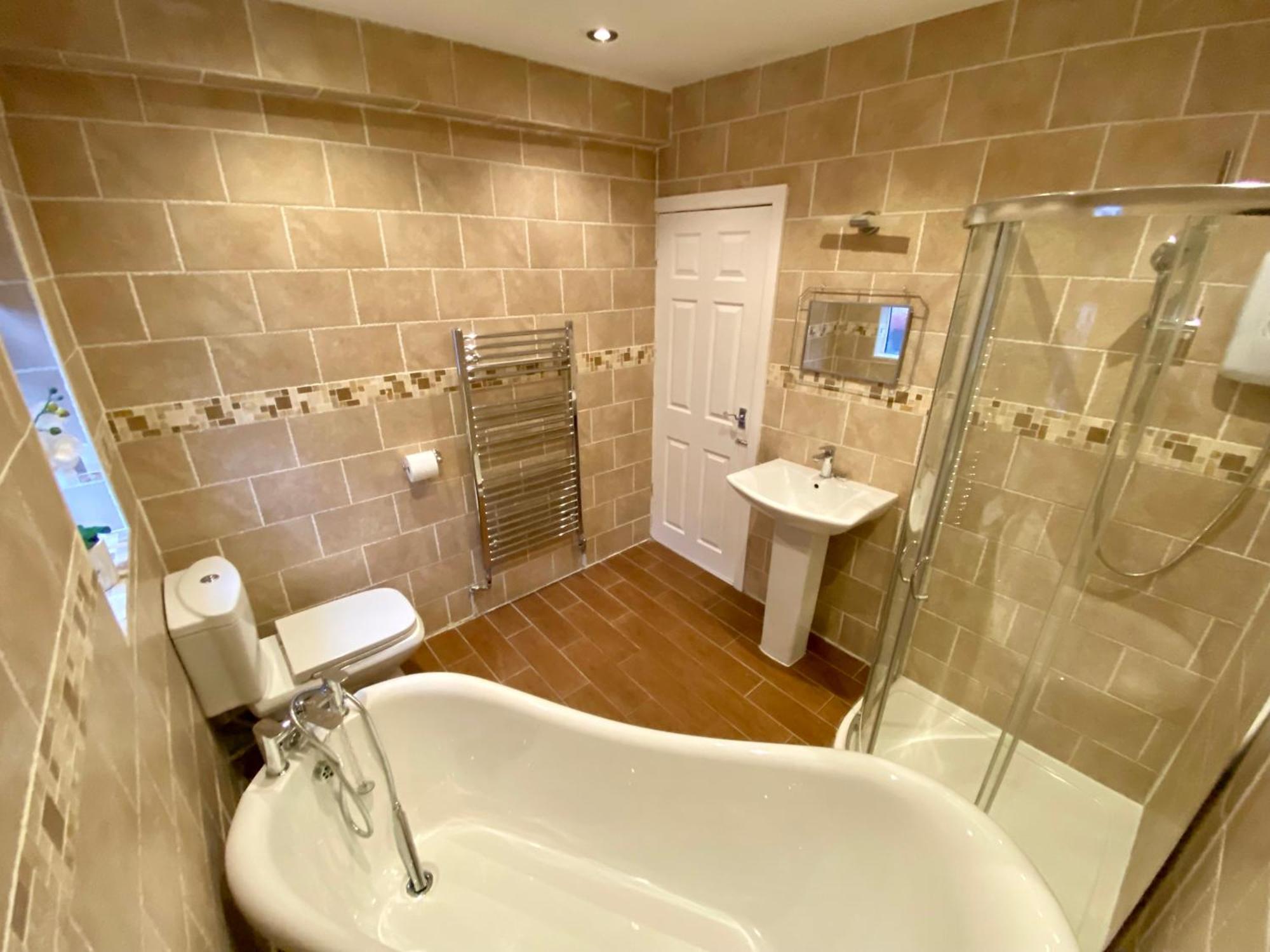 Entire Modern House Liverpool, 6 Bedrooms Exterior photo