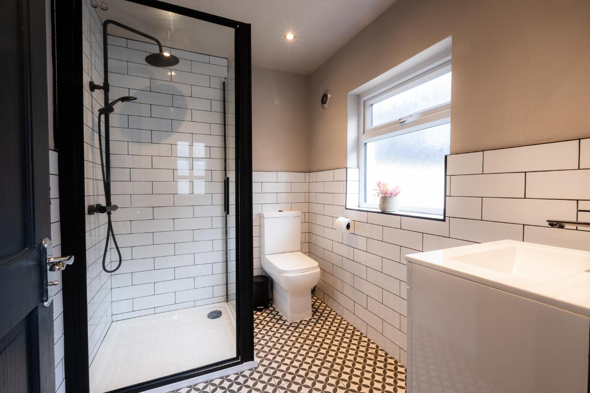 Entire Modern House Liverpool, 6 Bedrooms Exterior photo